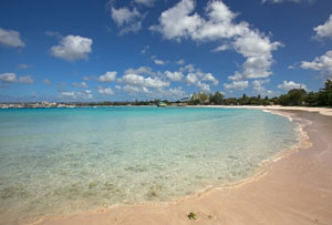 bahamas yacht charer itinerary - gorgeous curving beach