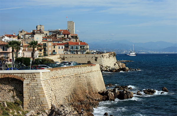 Antibes Yacht Charter Planning Guide - Sailing Yacht and Motor Yacht 