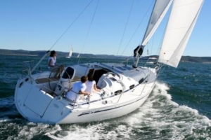 Charter Yacht Bavaria 34 Cruiser - 2 Cabins - Greece