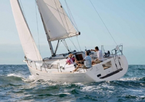 Charter Yacht Beneteau Oceanis 34-3 cabins-Tortola