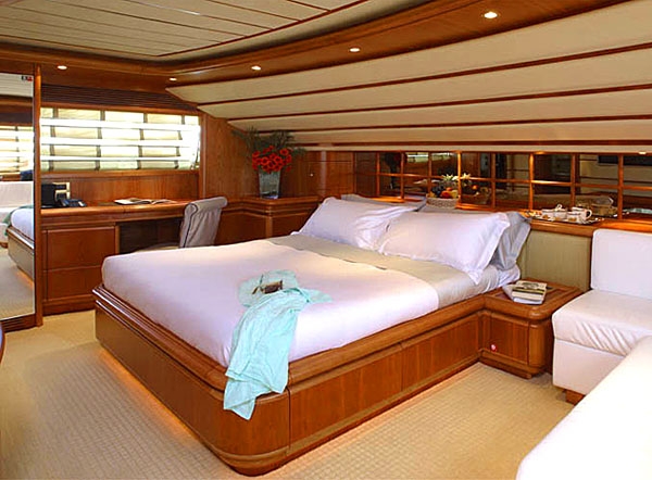 Crewed Motor Yacht ONE O ONE - Ferretti Custom Line 94 - 4 Cabins - Corsica ... Crewed Motor Yacht ONE O ONE - Ferretti Custom Line 94 - 4 Cabins - Corsica ...