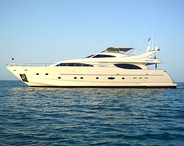 Crewed Motor Yacht ONE O ONE - Ferretti Custom Line 94 - 4 Cabins - Corsica ... Crewed Motor Yacht ONE O ONE - Ferretti Custom Line 94 - 4 Cabins - Corsica ...