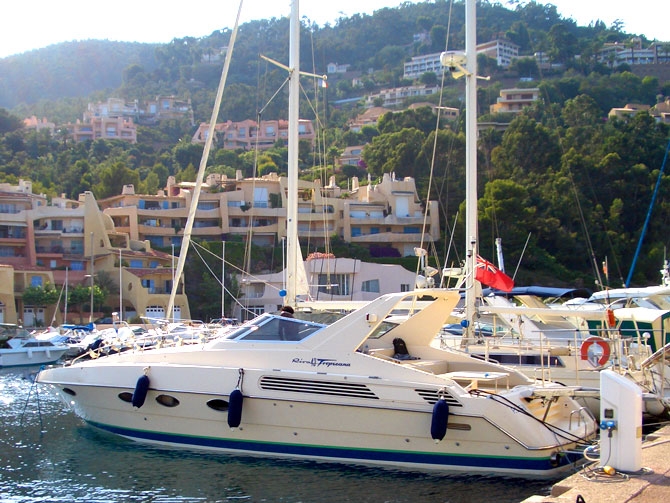 Charter Yacht Riva Tropicana 43 - 1 double cabin - Theoule - Cannes - St ... Charter Yacht Riva Tropicana 43 - 1 double cabin - Theoule - Cannes - St ...