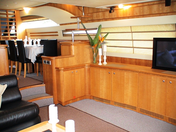 Luxury Charter Yacht Ferretti 761 - 4 Cabins - Seychelles, Indian Ocean Luxury Charter Yacht Ferretti 761 - 4 Cabins - Seychelles, Indian Ocean