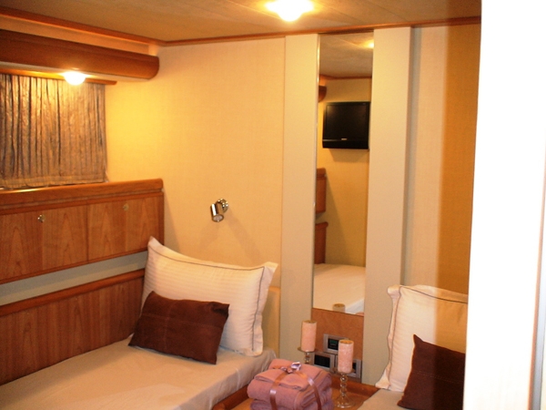 Luxury Charter Yacht Ferretti 761 - 4 Cabins - Seychelles, Indian Ocean Luxury Charter Yacht Ferretti 761 - 4 Cabins - Seychelles, Indian Ocean