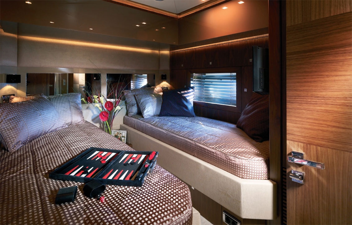 Luxury Crewed Motor Yacht Sunseeker Predator 92 Sport - 4 Cabins - Ibiza Luxury Crewed Motor Yacht Sunseeker Predator 92 Sport - 4 Cabins - Ibiza