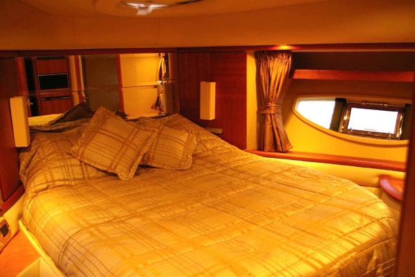 Crewed Motor Yacht WILJIM - Azimut 62 Evolution - 3 Cabins - Antibes ... Crewed Motor Yacht WILJIM - Azimut 62 Evolution - 3 Cabins - Antibes ...