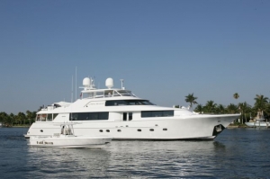 Crewed Motor Yachts