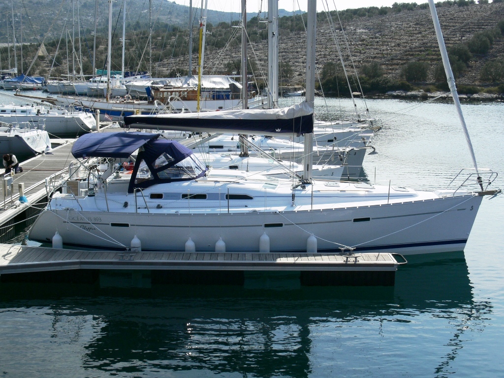 Charter Yacht Oceanis 393 Luna - 3 Cabins - Kremik-Primosten, Croatia