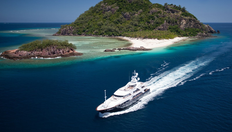 NOBLE HOUSE chartering through the waters of Tahiti!