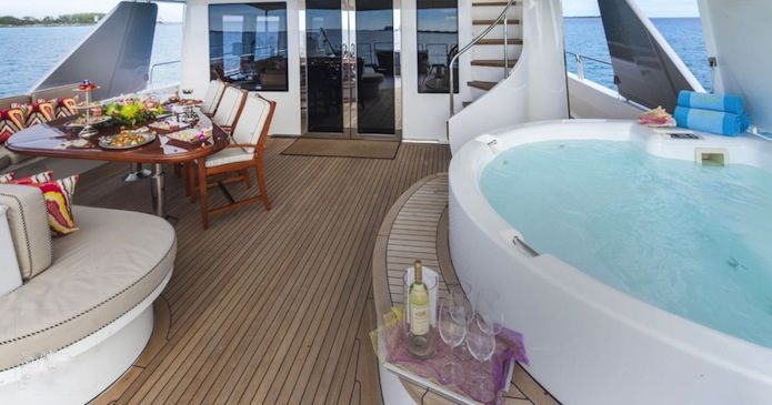 AmitieYachtDecks