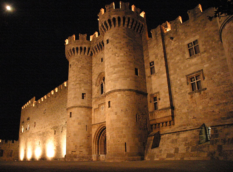 RHODES-TOWN-BY-NIGHT-Rhodes-Castle-of-the-Knights