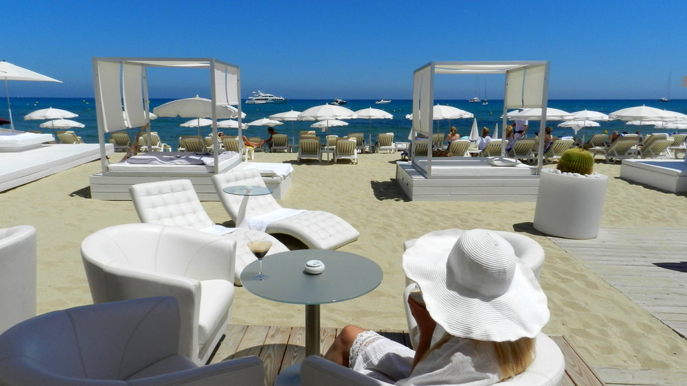 Soak up the Sun at the St Tropez Beach Clubs - Yacht Charter News and