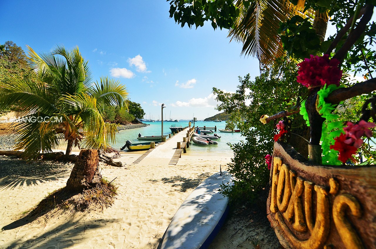 BVI Foxy's Bar - Luxury Crewed Catamaran Christmas Charter
