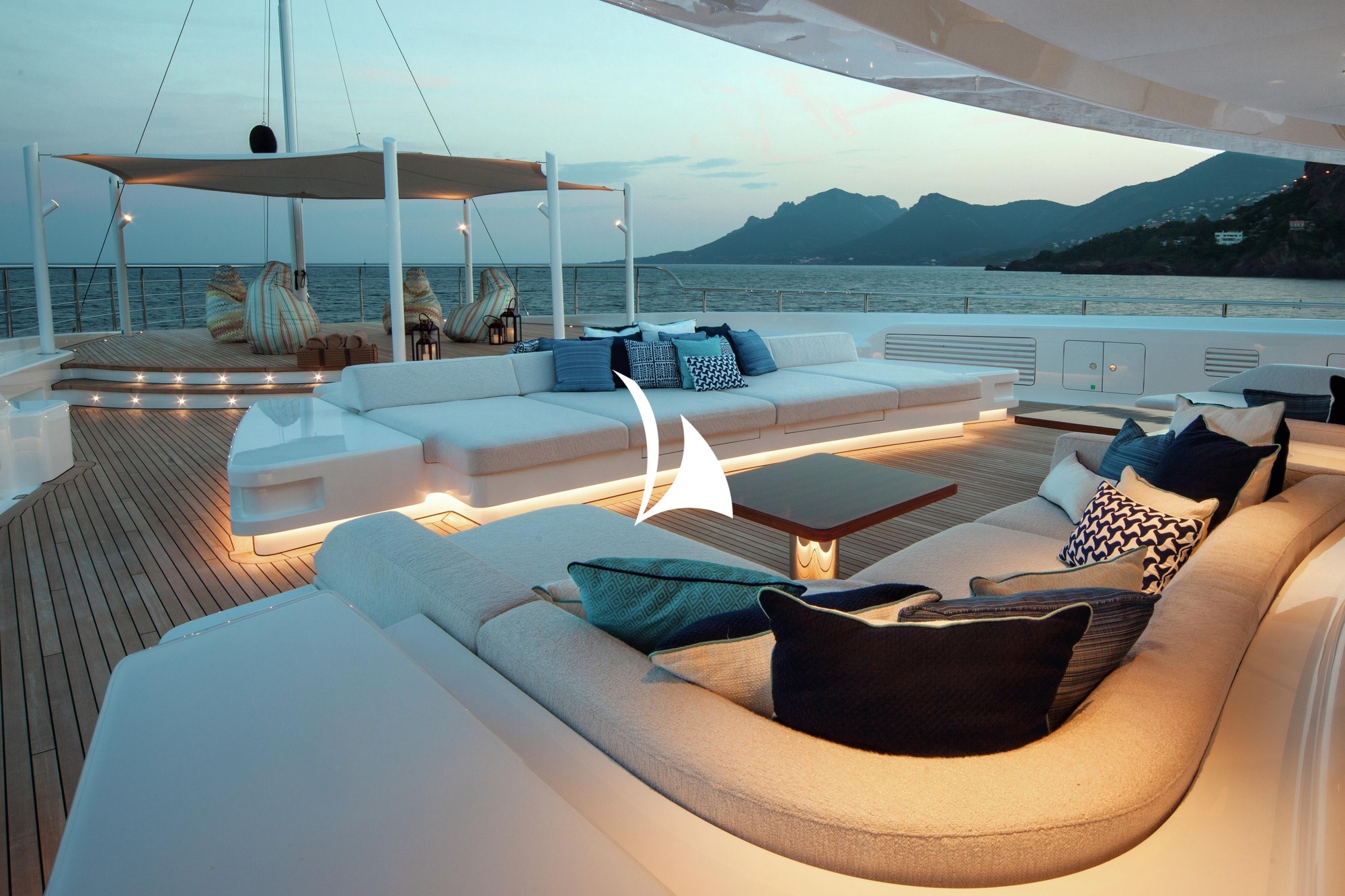 crewed motor yacht, motor yacht cloud 9, yacht cloud 9