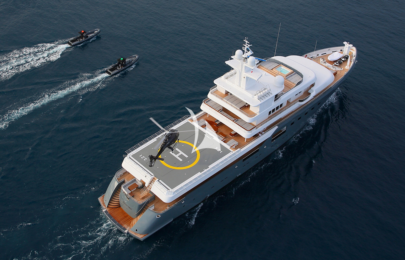 motor yacht, superyacht, luxury yacht, crewed motor yacht, planet nine, yacht planet nine
