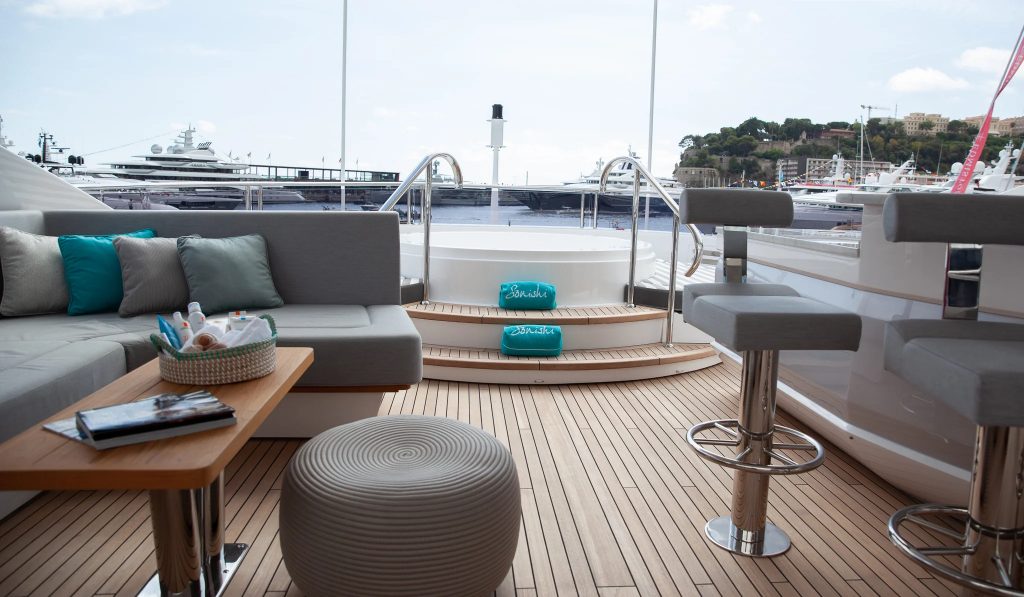 SONISHI Sunseeker 40 Foredeck Jacuzzi