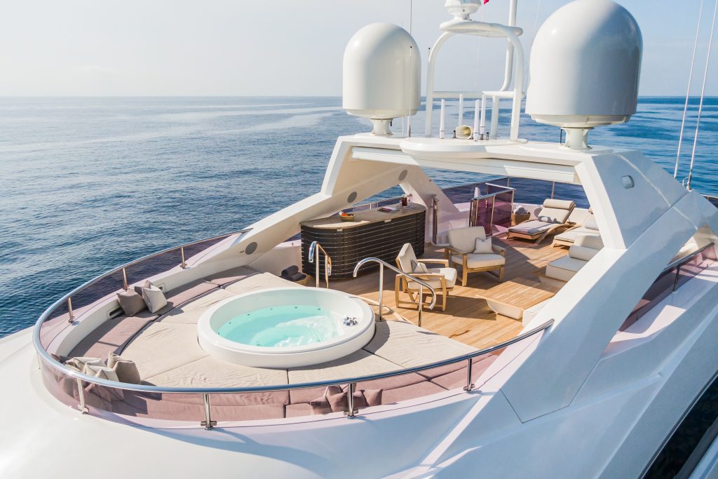 THUMPER Sundeck Jacuzzi and Sunpads