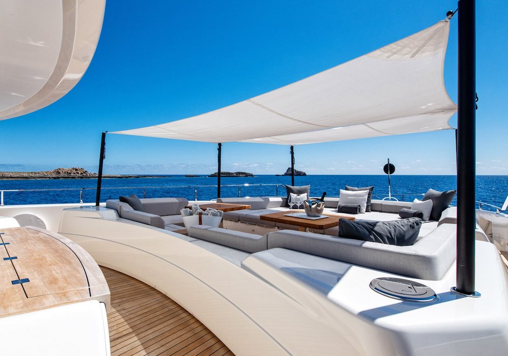SANGHA-Ferretti-Yacht-Exterior-Cabana-Foredeck