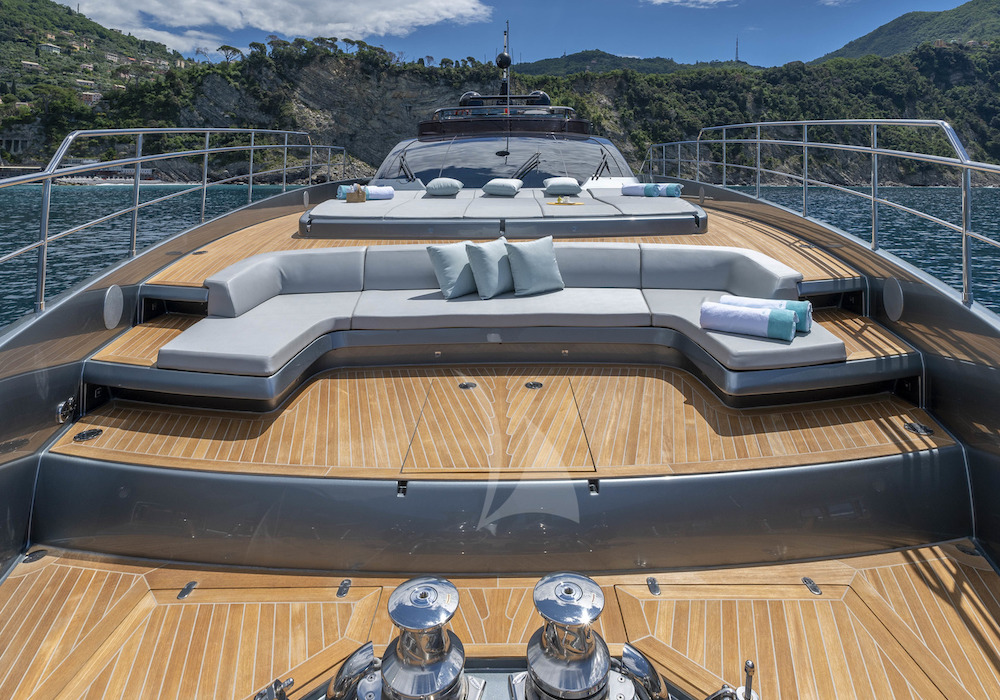 MAXIMUS Foredeck Motor Yacht Charter