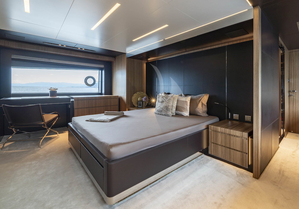 MAXIMUS Master Cabin Motor Yacht Charter