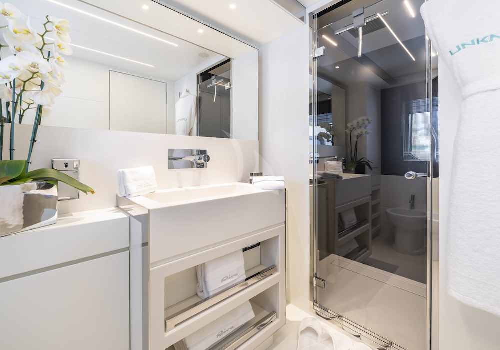 MAXIMUS Master Ensuite Motor Yacht Charter