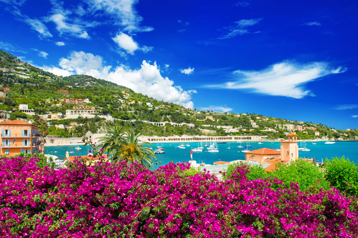 Charter a yacht in the most luxurious destinations