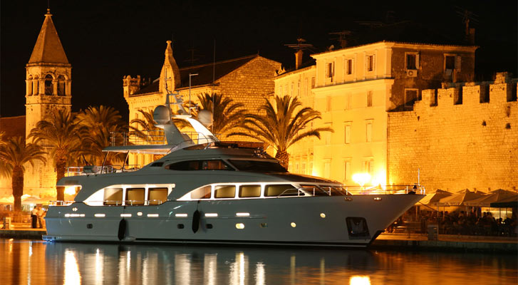 Bahamas Luxury Yacht Charters