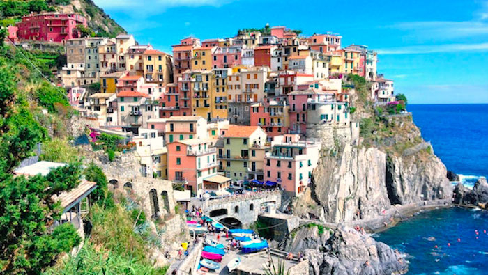 Charter a yacht in La Spezia with Boatbookings