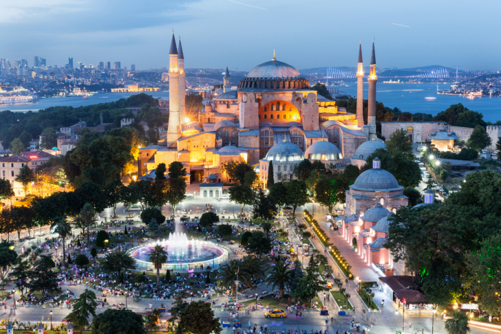 Charter a yacht to Istanbul and Bosporus