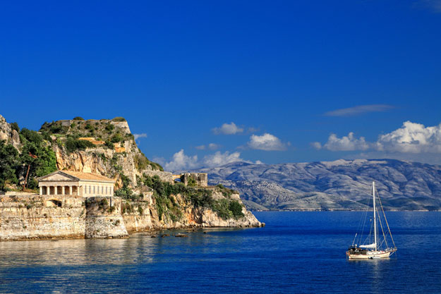Charter your next yacht with boatbookings