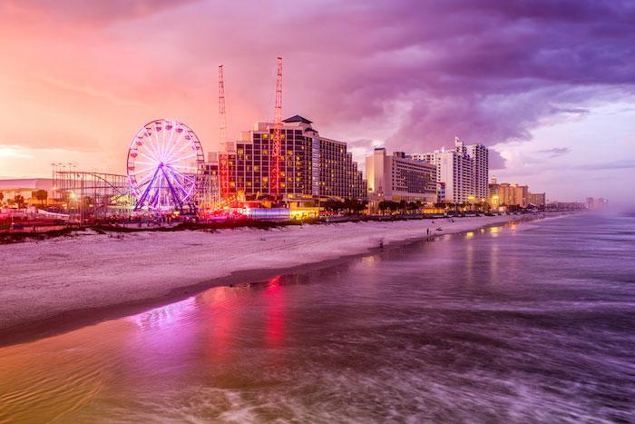 Charter a yacht in the stunning Florida