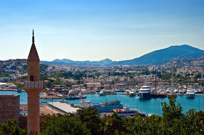 Charter a yacht in the gorgeous Bodrum