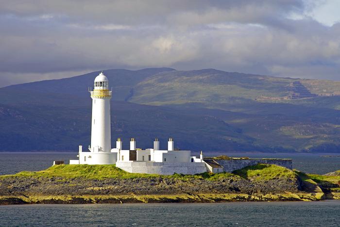 Charter a yacht in scotland