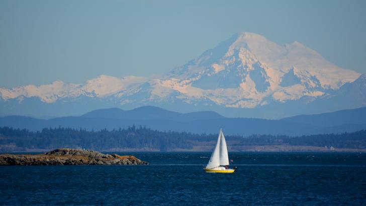 San Juan Islands Sailing with Mountain views