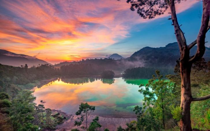 anambas crewed charter itinerary