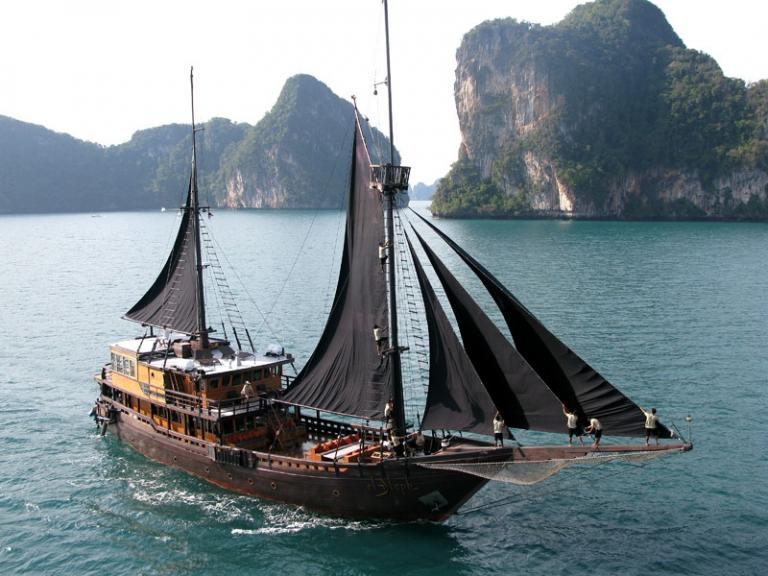Luxury Crewed Sailing Yacht Phinisi 40 6 Cabins Komodo And Raja Ampat Indonesia Boatbookings