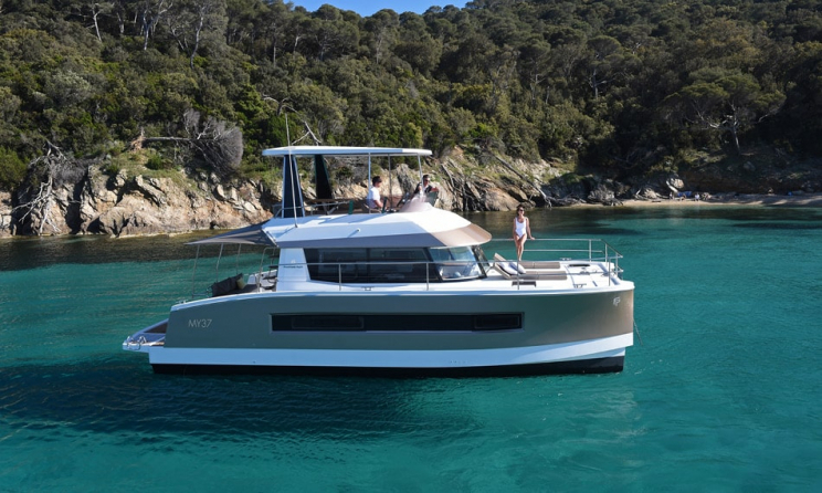 Fountaine Pajot Motor Yacht 37