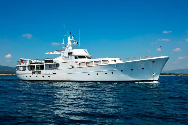 Luxury Crewed Motor Yacht Lady Jersey Abeking And Rasmussen 36m 5 Cabins Cannes Antibes St Tropez Monaco Boatbookings