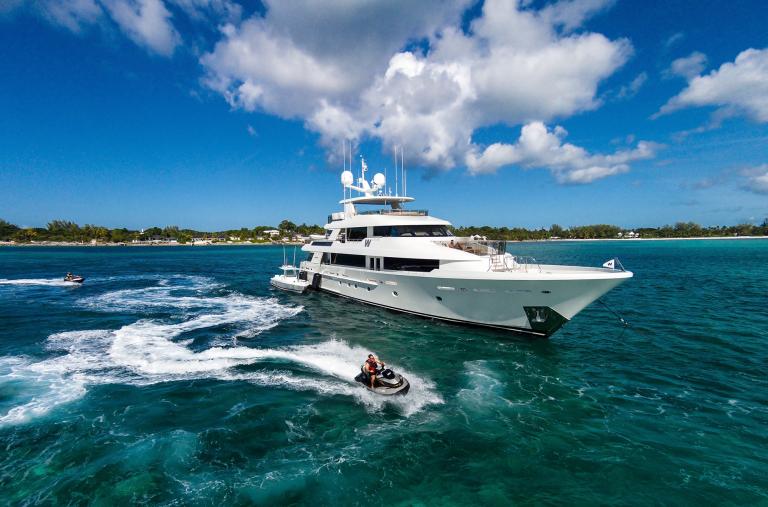 Luxury Crewed Motor Yacht Pipe Dream Westport 130 5 Staterooms Bahamas Nassau Paradise Island Georgetown St Thomas St Barths Boatbookings