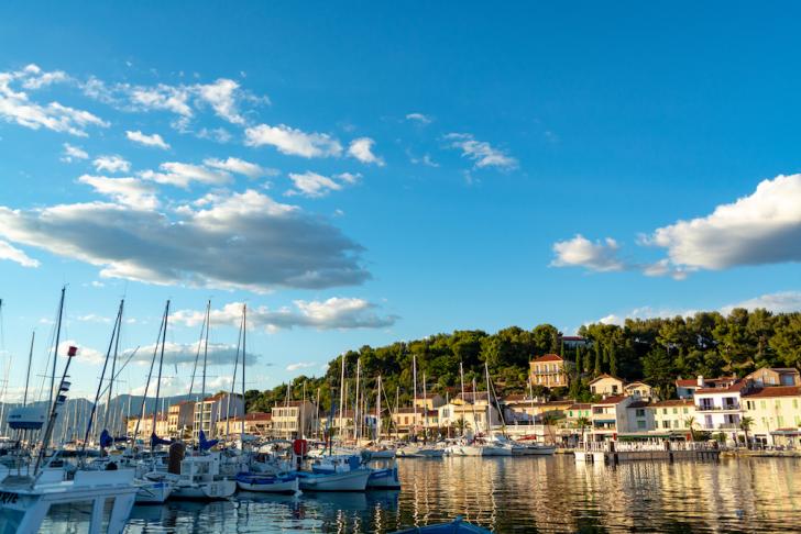 port pin rolland yacht charter information