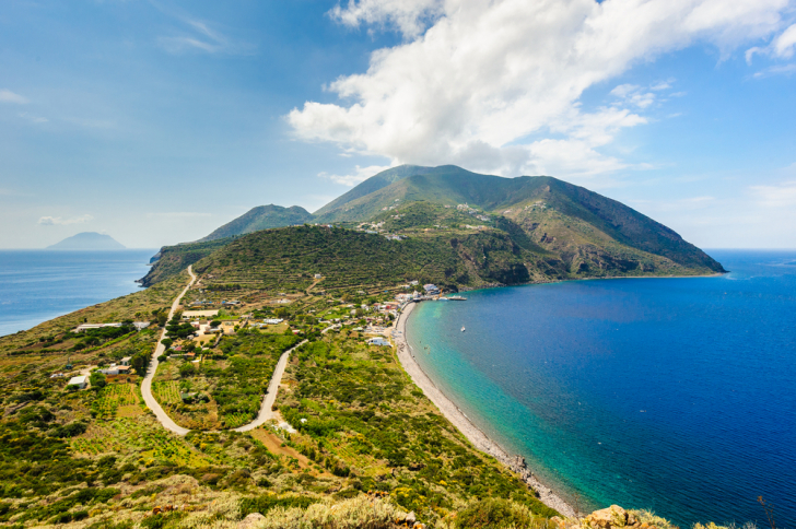 sicily crewed sailing yachts, rent a boat Sicily, sicily crewed boat rental