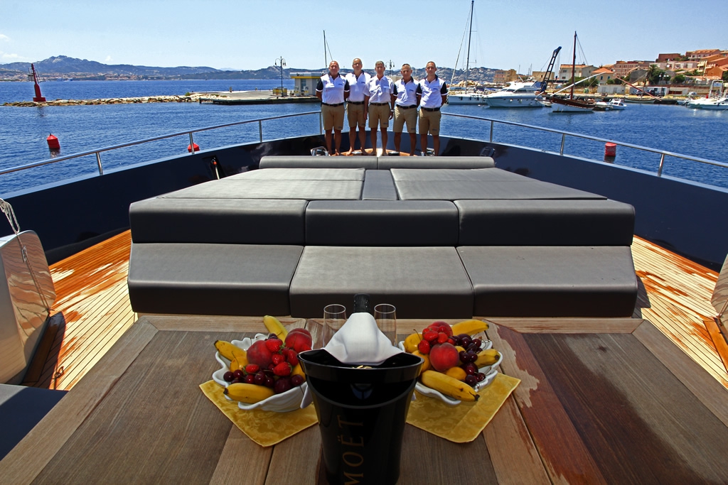 ALEMIA Italcraft 105 Motoryacht Bow Sunbeds