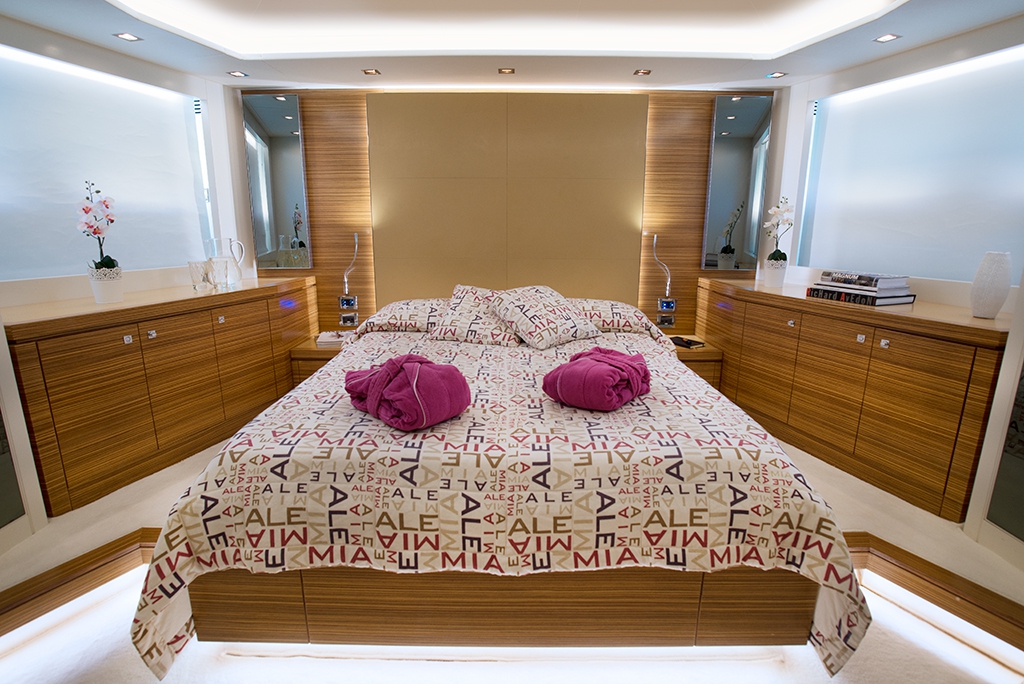 ALEMIA Italcraft 105 Motoryacht VIP Stateroom