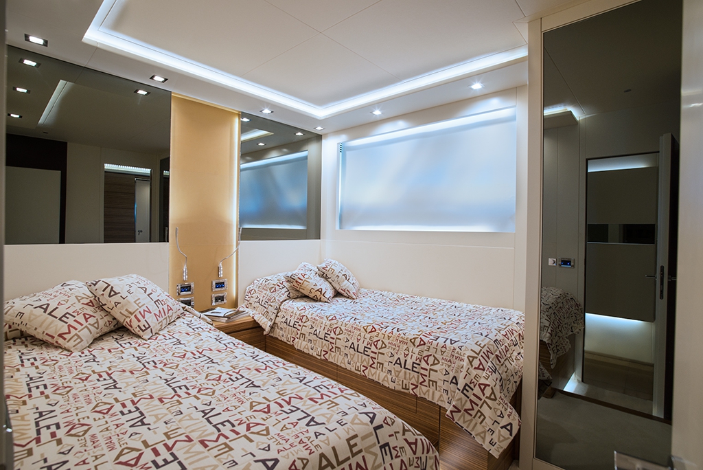 ALEMIA Italcraft 105 Motoryacht Twin Stateroom