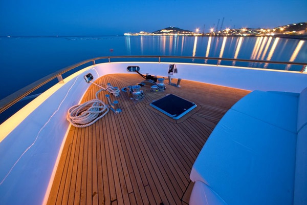 ALEMIA Italcraft 105 Motoryacht Bow