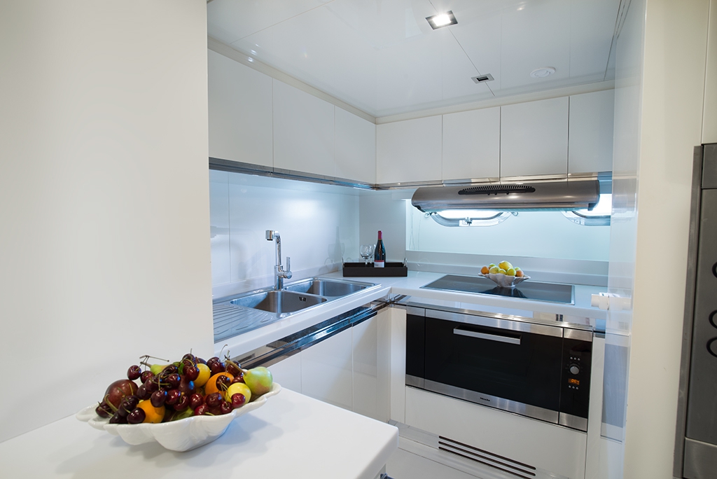 ALEMIA Italcraft 105 Motoryacht Galley