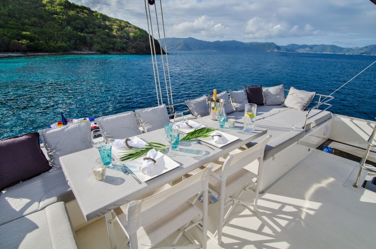 Altesse Lagoon 560 BVI Flybridge Dining