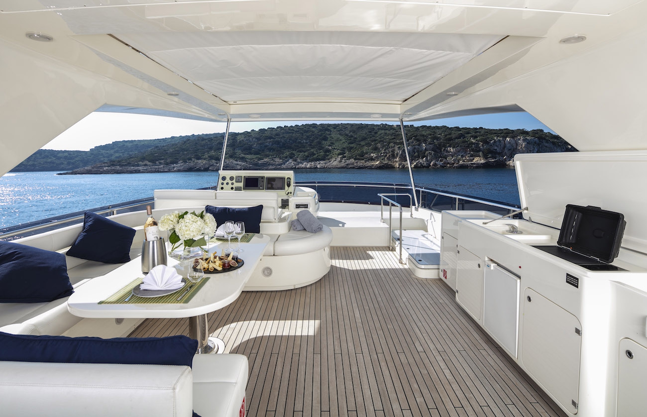 ASTARTE Ferretti Motor Yacht Flybridge