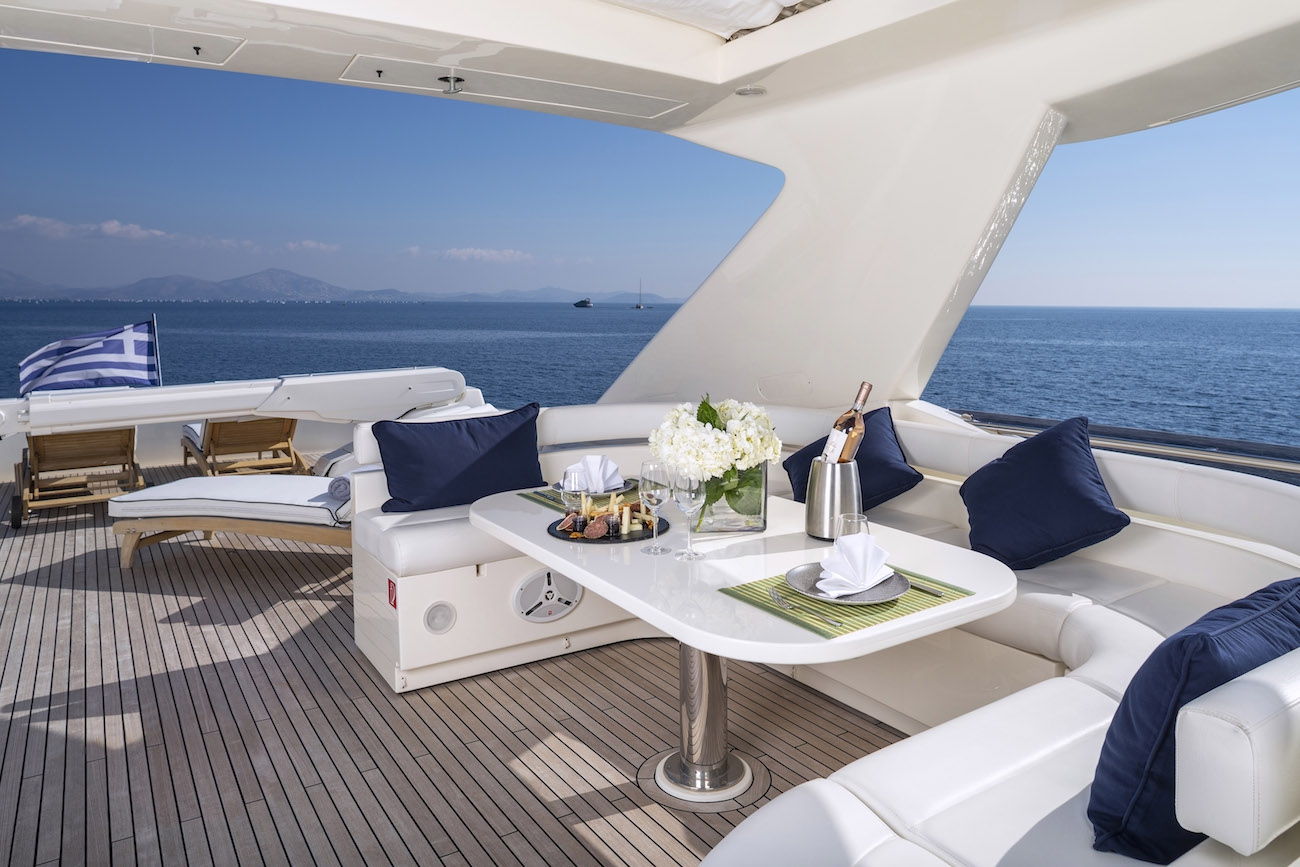 ASTARTE Ferretti Motor Yacht Fly Dining